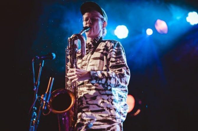 A photograph of Linda Fredriksson on stage A photograph of Linda Fredriksson on stage