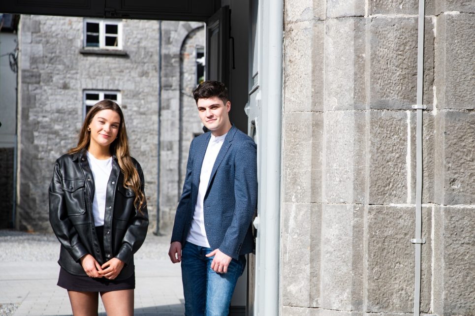 A photograph of Séamus & Caoimhe Uí Fhlatharta