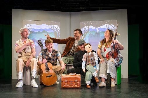 A still image from The Land of a Hundred Hills featuring the cast on stage A still image from The Land of a Hundred Hills featuring the cast on stage